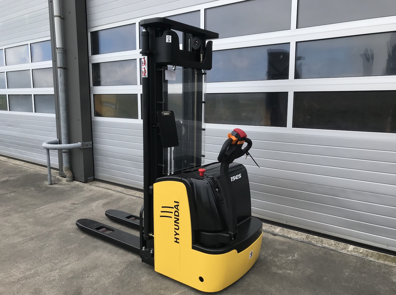 Electric Stacker